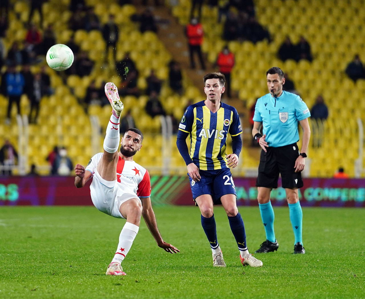 Fenerbahçe, tur umudunu Prag'a bıraktı! Fenerbahçe 2-3 Slavia Prag