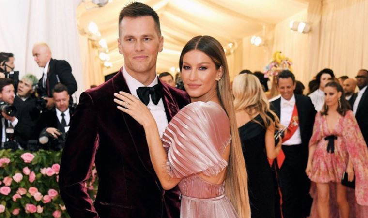 Eski NFL oyuncusu Tom Brady'nin futbolu bırakması için eşinin rest çektiği iddia edildi