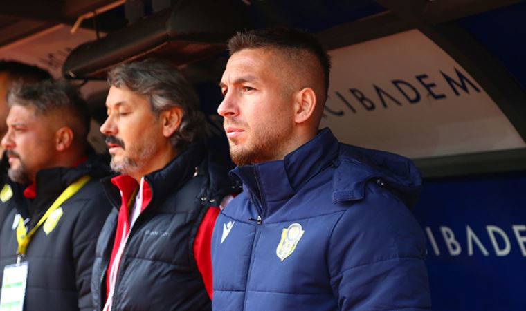 Yeni Malatyaspor'un futbolcu hocası Adem Büyük, kendisini oyuna aldı