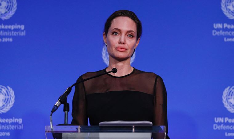Angelina Jolie'den Afgan kadınlar için çağrı: 'Çiçeği kesebilirsin, ama baharın gelişini durduramazsın'