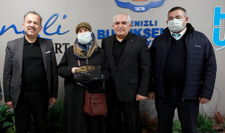 Çöp sandığı poşetten 4 bin 900 TL çıktı