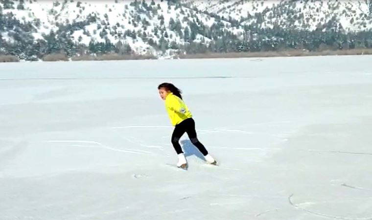 6 yaşındaki Umay buz tutan Eymir Gölü’nde paten yaptı