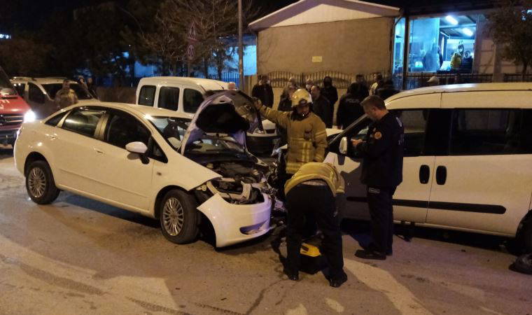 Acil servis önünde trafik kazası: 6 yaralı