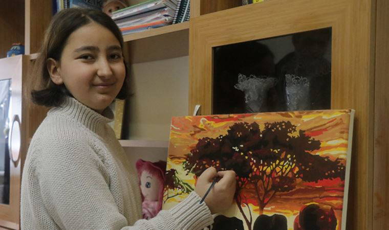 Beyin tümörünü yenen liseli Elif Nur geleceğe umutla bakıyor