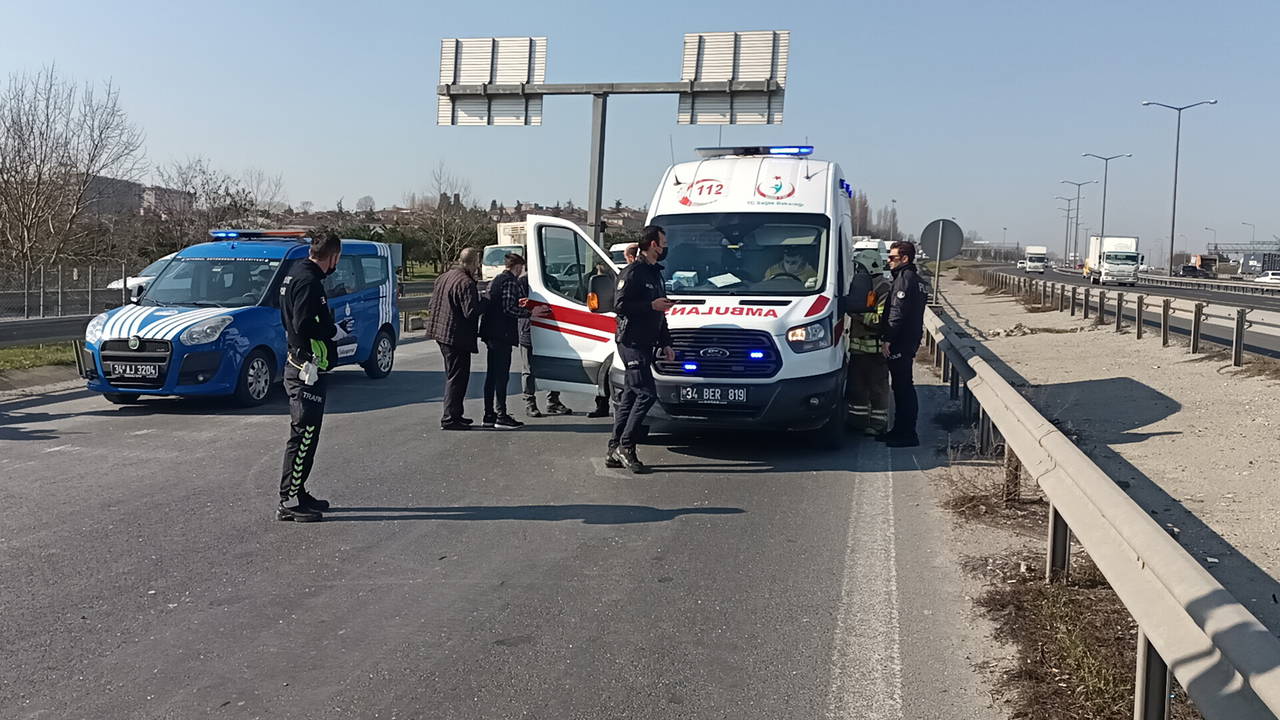 Esenyurt'ta kamyonet devrildi: Kolu araç altında kaldı