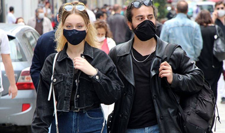 Bilim Kurulu Üyesi Akın: Enfeksiyonu eve getirmemenin tek yolu maske