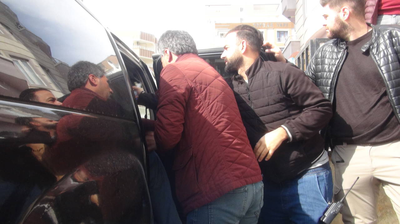 Uyuşturucu parası vermeyen annesini öldürdü, babasın yaraladı