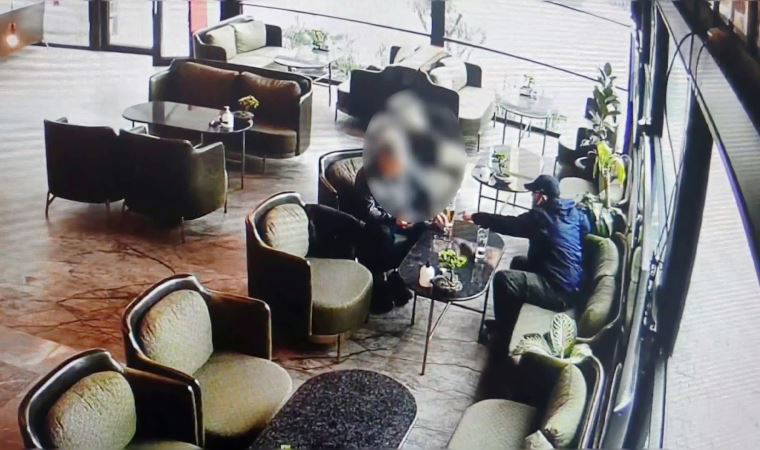 İçkisine ilaç atıp uyuttukları İngiliz turisti dolandırdılar,  görüntüler ortaya çıktı