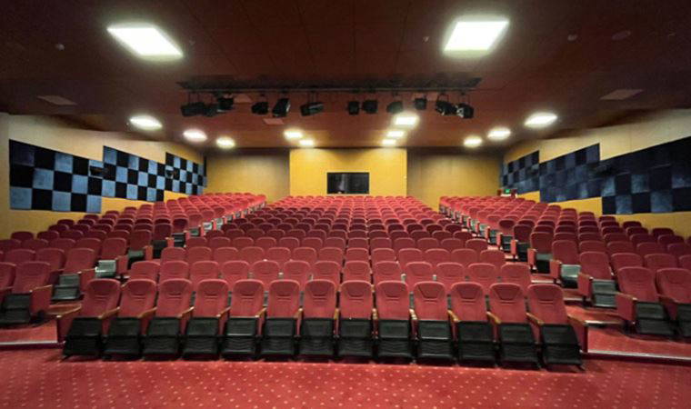 Emre Karayel 'Sahne Cumhuriyet’i açıyor