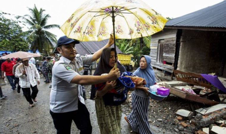 Endonezya'nın Batı Sumatra eyaletindeki deprem sonrası görüntüler