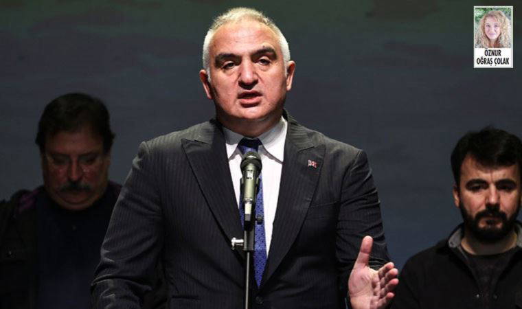 Bakan Ersoy, Atatürk Kültür Merkezi’nde sanatçılarla bir araya geldi: '65 yaş' geri adımı