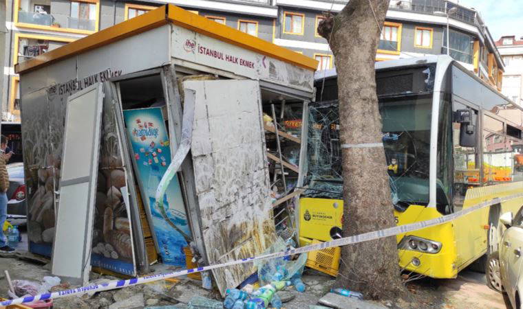 Beyoğlu'nda İETT otobüsü Halk Ekmek büfesine çarptı