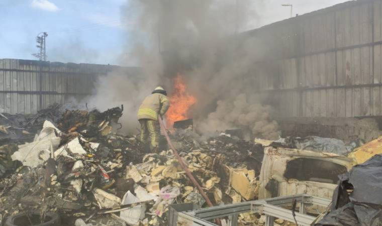 Sultangazi'de hurda deposunda yangın paniği