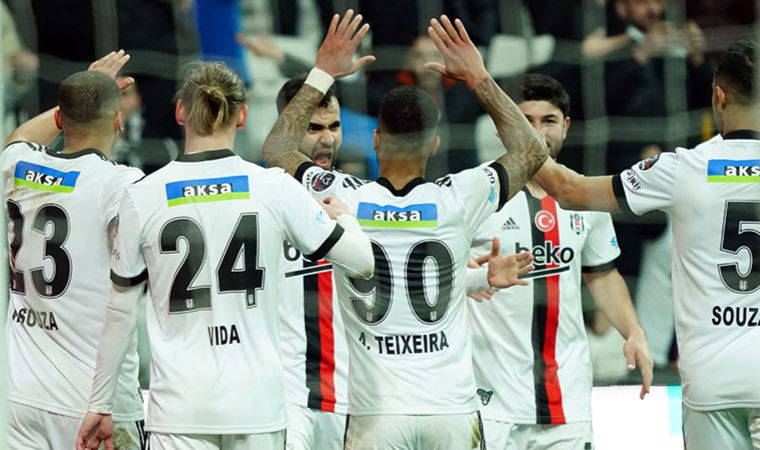 Beşiktaş'ta Domagoj Vida yerine Francisco Montero 11'de başlayacak