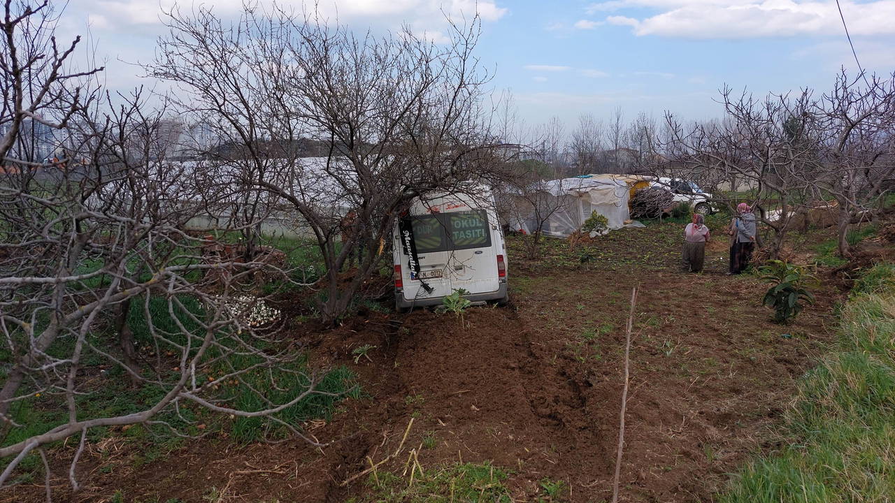Freni tutmayan okul servisi kaza yaptı: 5 öğrenci yaralı
