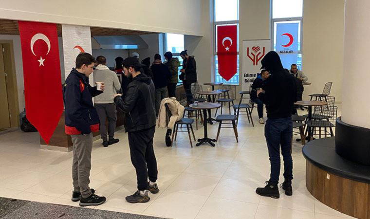 Ukrayna'dan gelen çoğu öğrenci 184 kişilik grup Hamzabeyli Sınır Kapısı'nda
