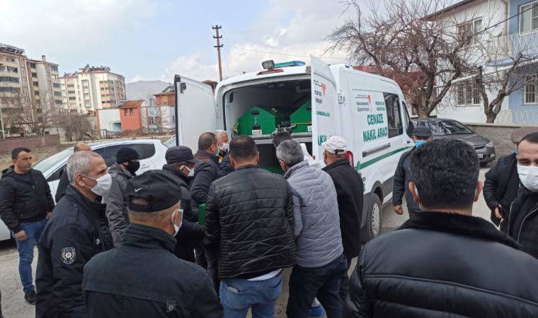 Servis minibüsünün çarptığı lise öğrencisi yaşamını yitirdi