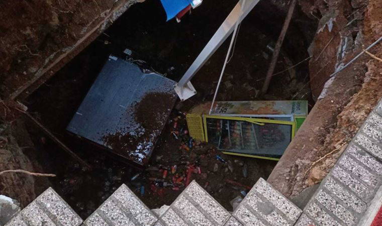 Kadıköy'de kaldırım çöktü