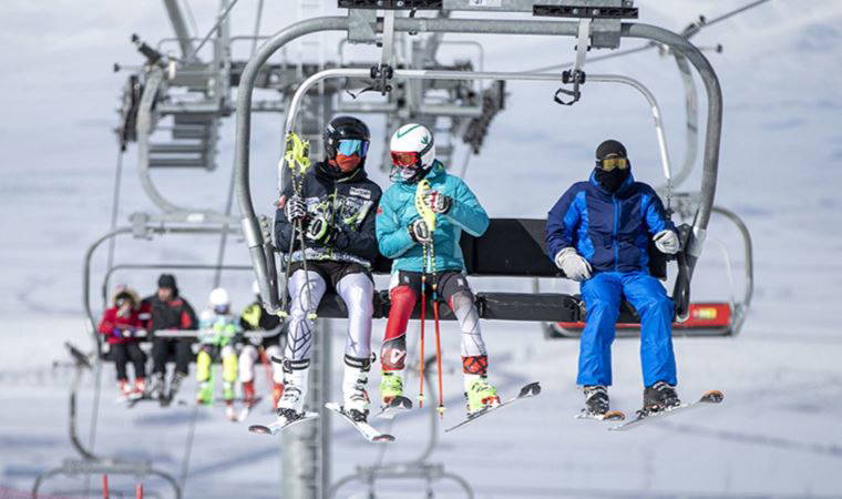 Yabancı turistler kafilelerle Palandöken'e geliyor