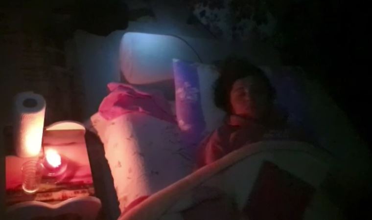 Ameliyat sonrası karantinaya girdi: Kanser hastası kadın 4 gündür elektriksiz ve susuz