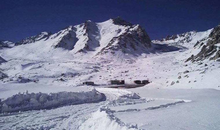 Hindistan'da 7 ordu görevlisinin üzerine çığ düştü