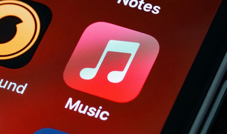 Apple'dan yeni hamle: Yapay zeka odaklı müzik girişimini satın aldı