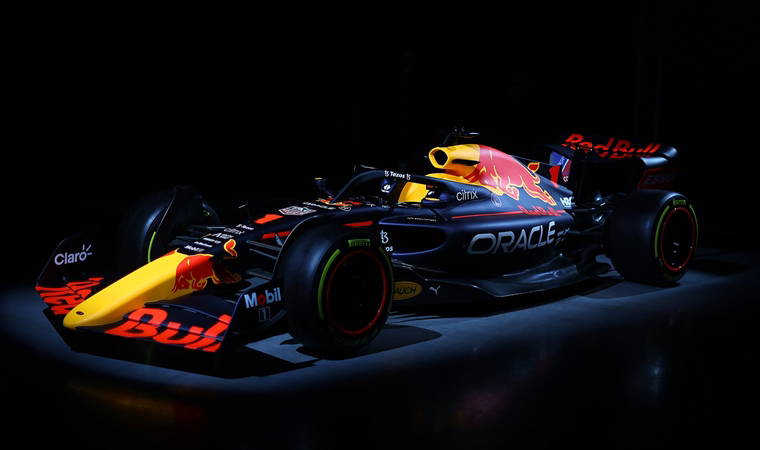 Red Bull Racing 2022 yılında kullanacağı RB 18'i tanıttı