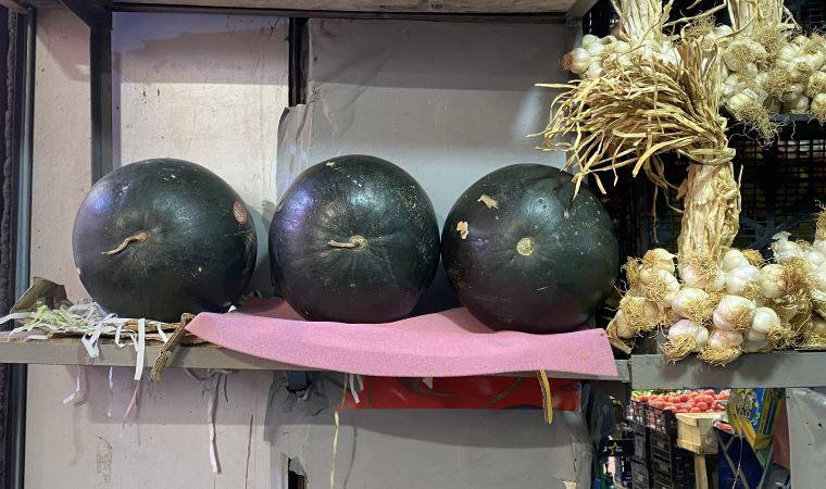Tezgahta yerini aldı, bir karpuz 150 TL