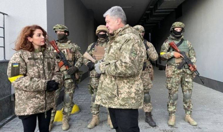 Nagehan Alçı, Ukrayna'da askeri üniformayla poz verdi