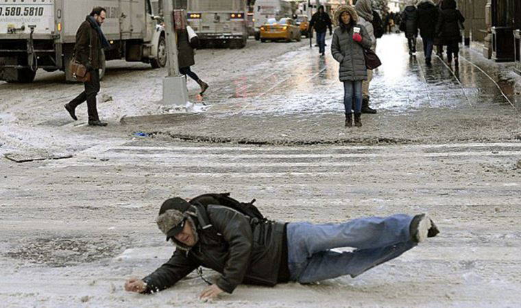 Karda ve buzda düşmeden yürümenin sırrı 'penguen'de saklı