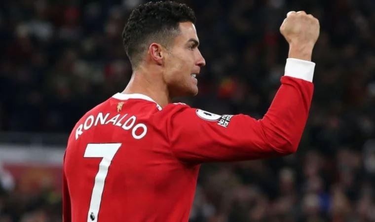 Cristiano Ronaldo, profesyonel futbol tarihinin en golcü oyuncusu oldu