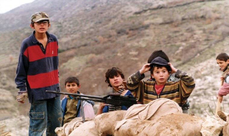 Kaplumbağalar da Uçar: Çocukların gözünden bir savaş anlatısı