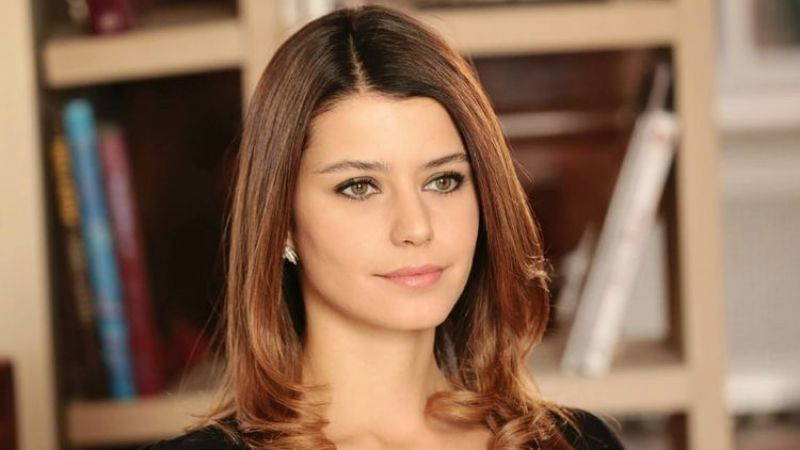 Beren Saat annesini paylaştı ve güzelliğinin gizemi çözüldü