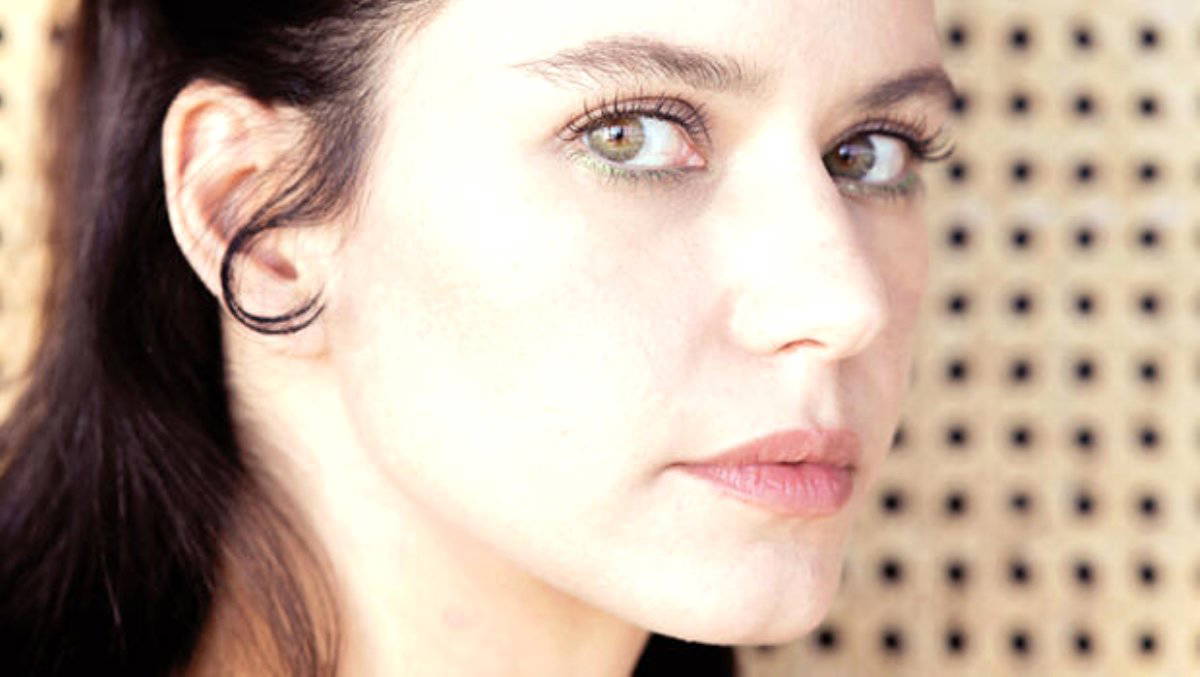 Beren Saat annesini paylaştı ve güzelliğinin gizemi çözüldü