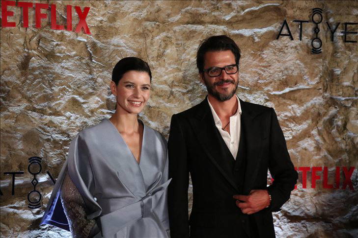 Beren Saat annesini paylaştı ve güzelliğinin gizemi çözüldü