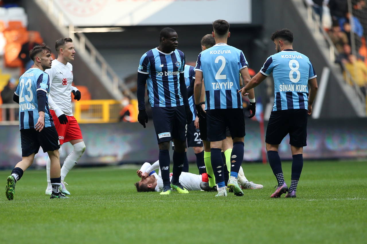 Adana Demirspor'da üç futbolcunun sözleşmesi feshedildi