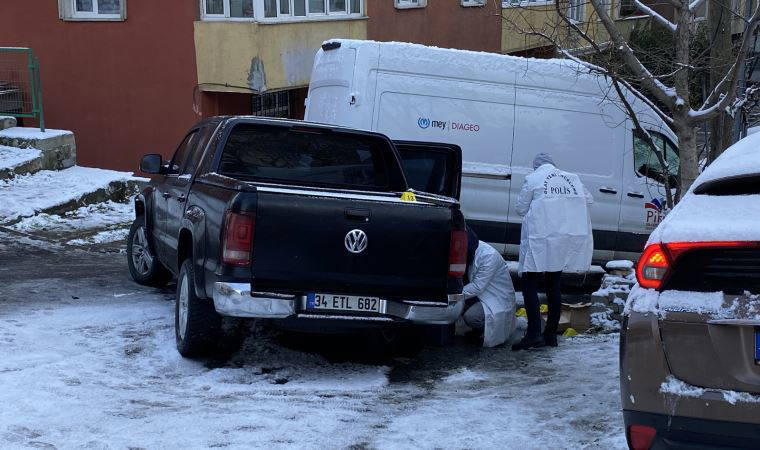 Sultangazi’de yaşanan silahlı çatışma: Şüpheliler sır oldu, mermiler bir eve isabet etti