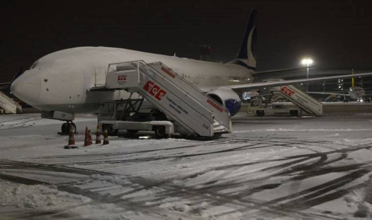 İstanbul'da hava ulaşımına kar engeli