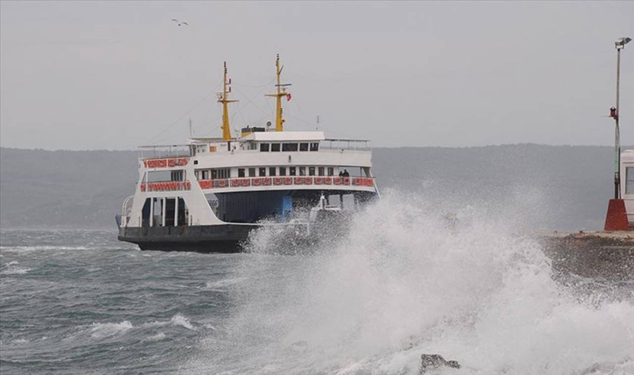 Bozcaada ve Gökçeada feribot seferlerine 'fırtına' engeli (20 Mart 2022)