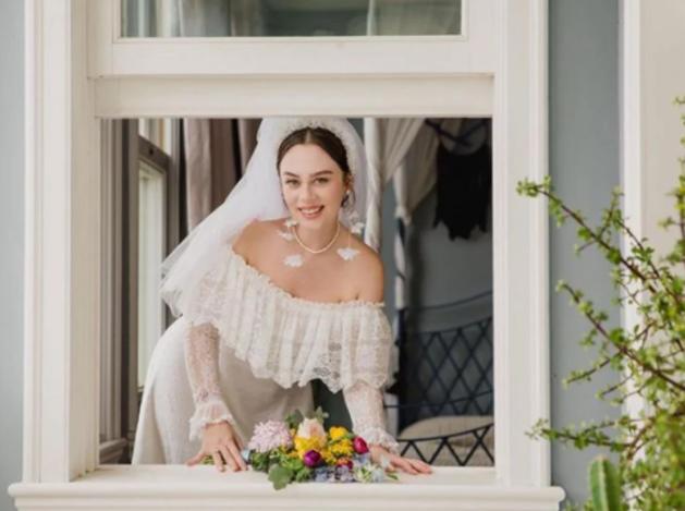 Demet Evgar evlenirken annesinin gelinliğini giydi