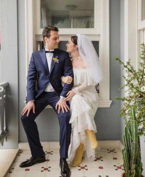 Demet Evgar evlenirken annesinin gelinliğini giydi