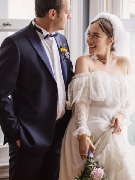 Demet Evgar evlenirken annesinin gelinliğini giydi