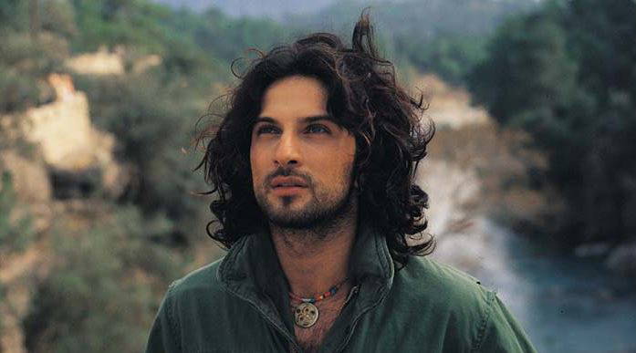 Megastar zamana meydan okuyor: İşte unutulmayan 10 Tarkan şarkısı