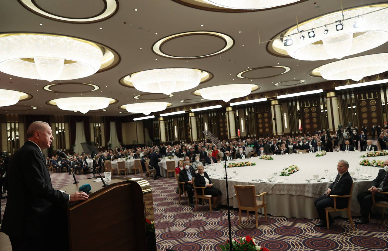 Saray'da tepki çeken yemekli toplantı