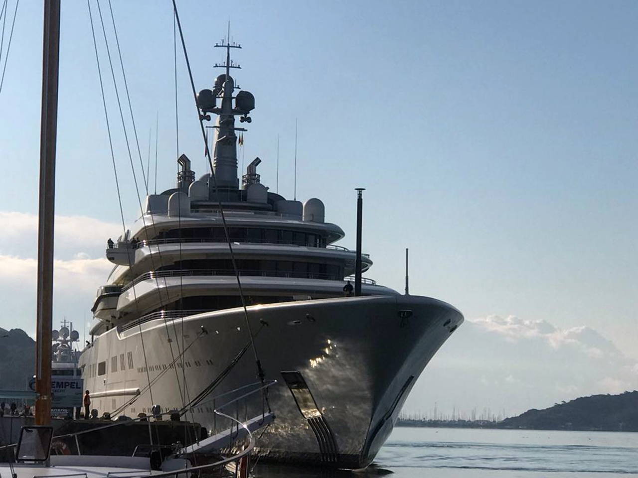 Abramovich'in dev yatlarından biri Marmaris'e demirledi