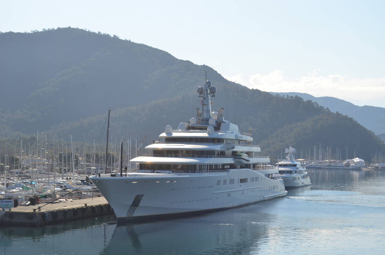 Abramovich'in dev yatlarından biri Marmaris'e demirledi