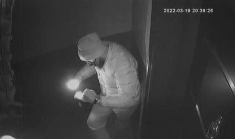 Hırsızlık şüphelisi ayakkabıları çalmakta kararsız kaldı