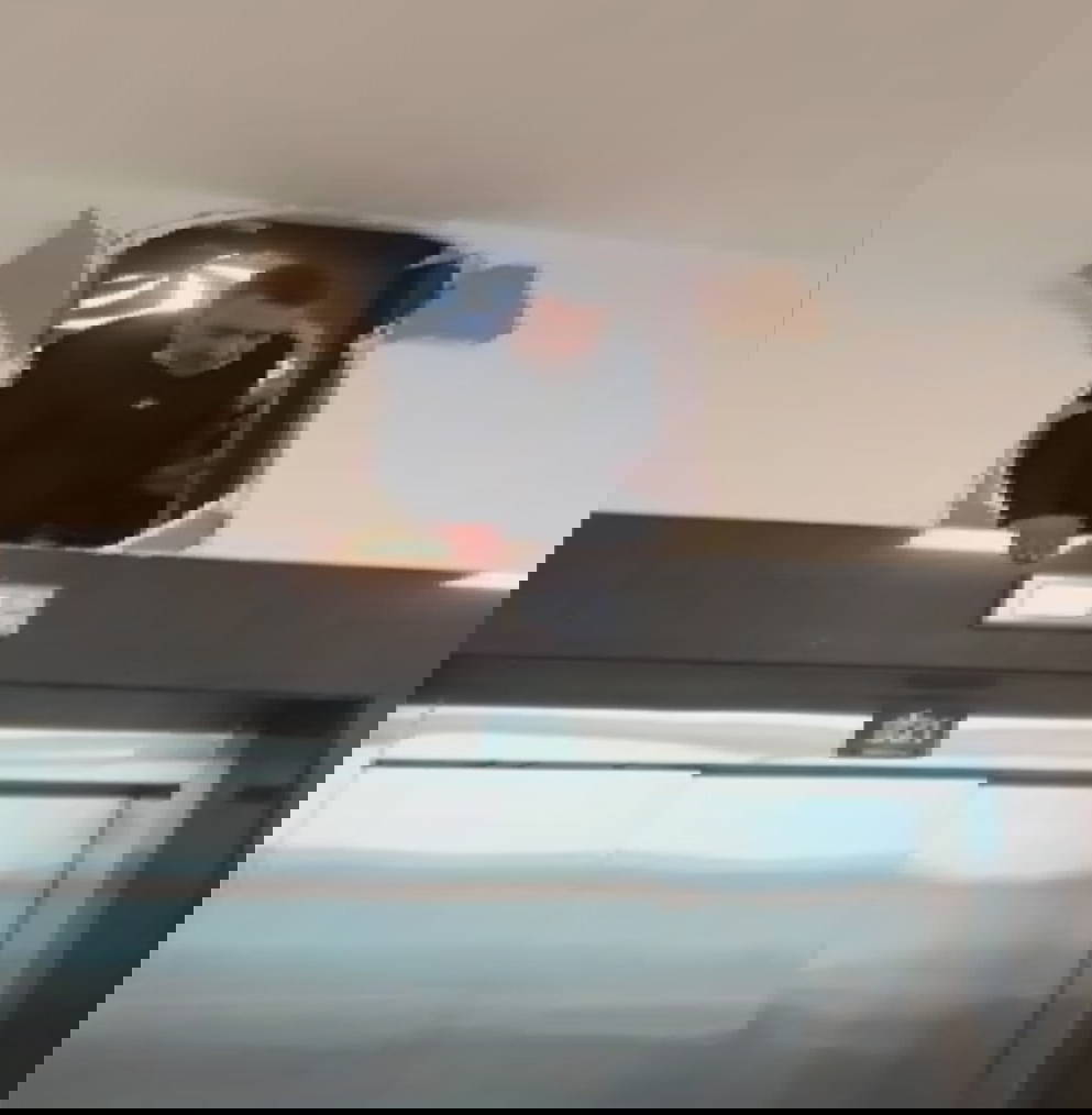 Asansörde mahsur kalan 10 kişi duvarı kırarak kurtuldu (23 Mart 2022)