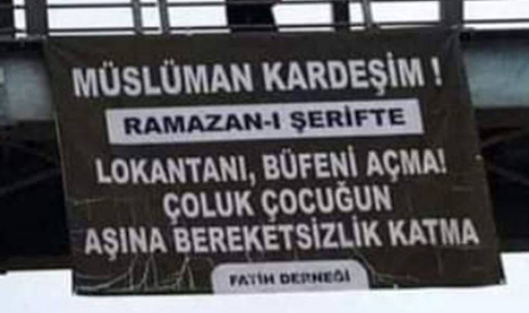 Üst geçitte provokatif pankart
