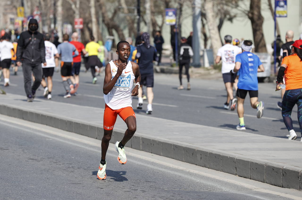N Kolay 17. İstanbul Yarı Maratonu koşuldu